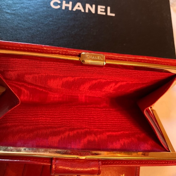 Chanel CC Kiss-lock red leather wallet - Picture 5 of 16